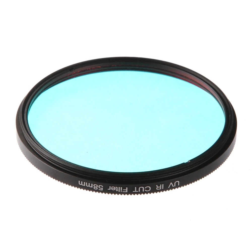 Foto des FOTGA UV-IR Filters, der auf einem Nikon-Objektiv installiert ist, zur Verbesserung der Aufnahme
