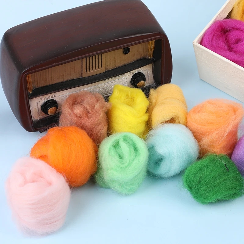 Variety of bright wool colors for creativity with the MIUSIE kit