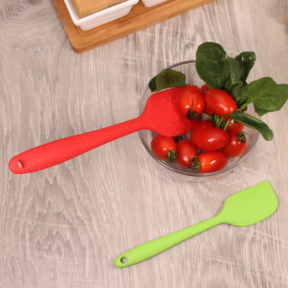 Multifunctional black silicone spatula, easy to wash and store