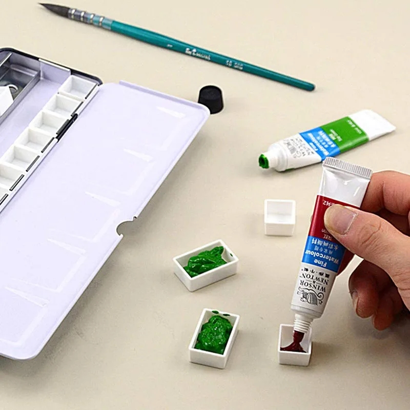 Plastic mini-containers fitted into a standard metal palette