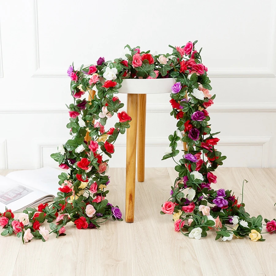 Artificial roses decorating the wedding table