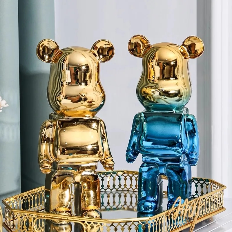 Bear sculpture in the style of "American classic"