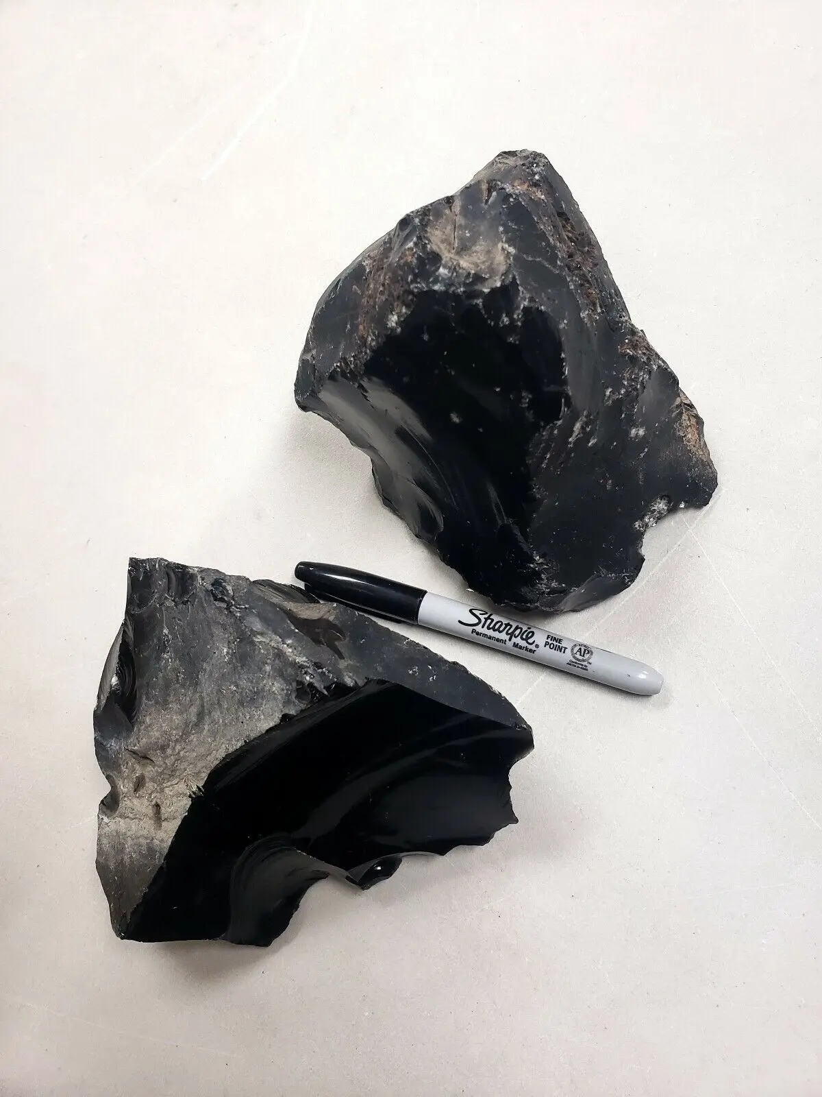 Black obsidian crystals that provide protection and harmony in your space