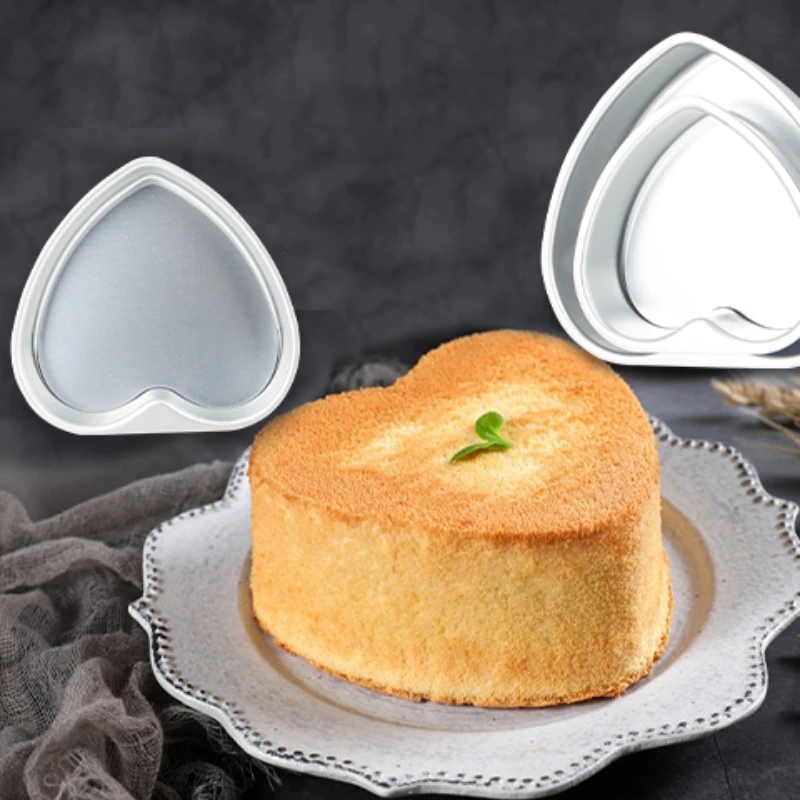 Baking mold with even heat distribution, ideal for all types of desserts