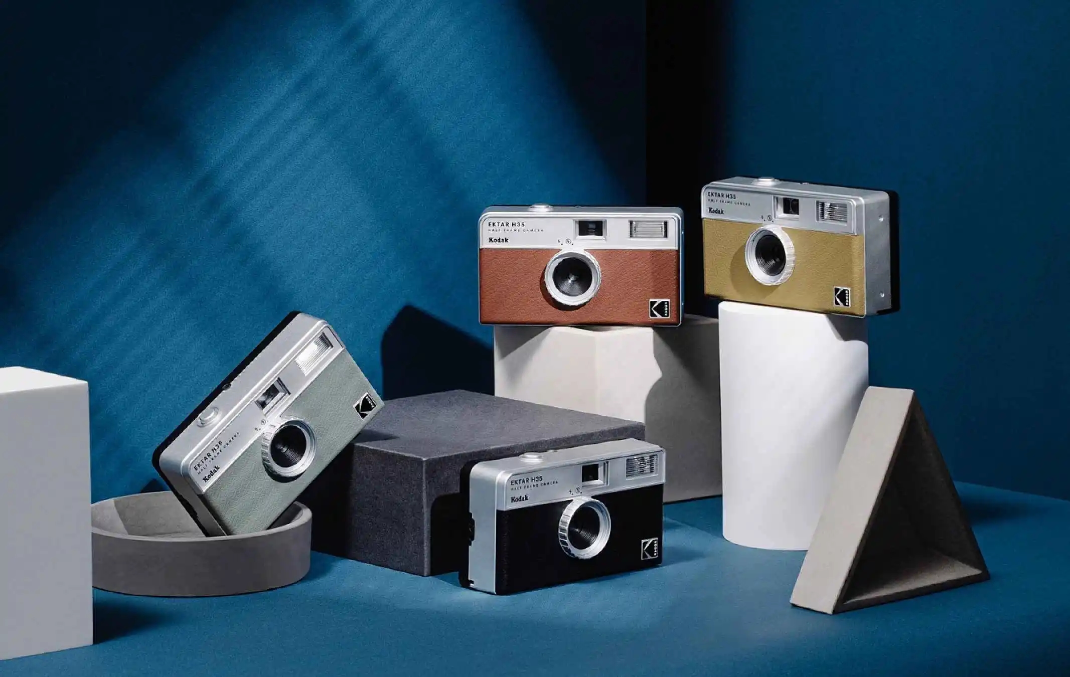 Variety of colors of the KODAK EKTAR H35 camera, which will be a stylish accessory for any photographer
