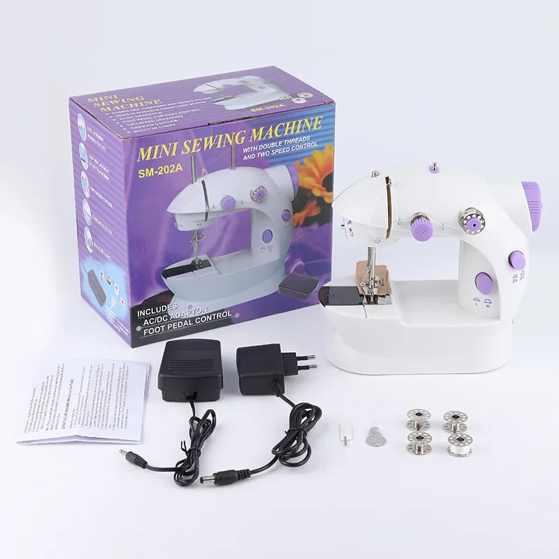 Mini machine à coudre dans un sac ou sur une table, facile à transporter pour des tâches domestiques urgentes
