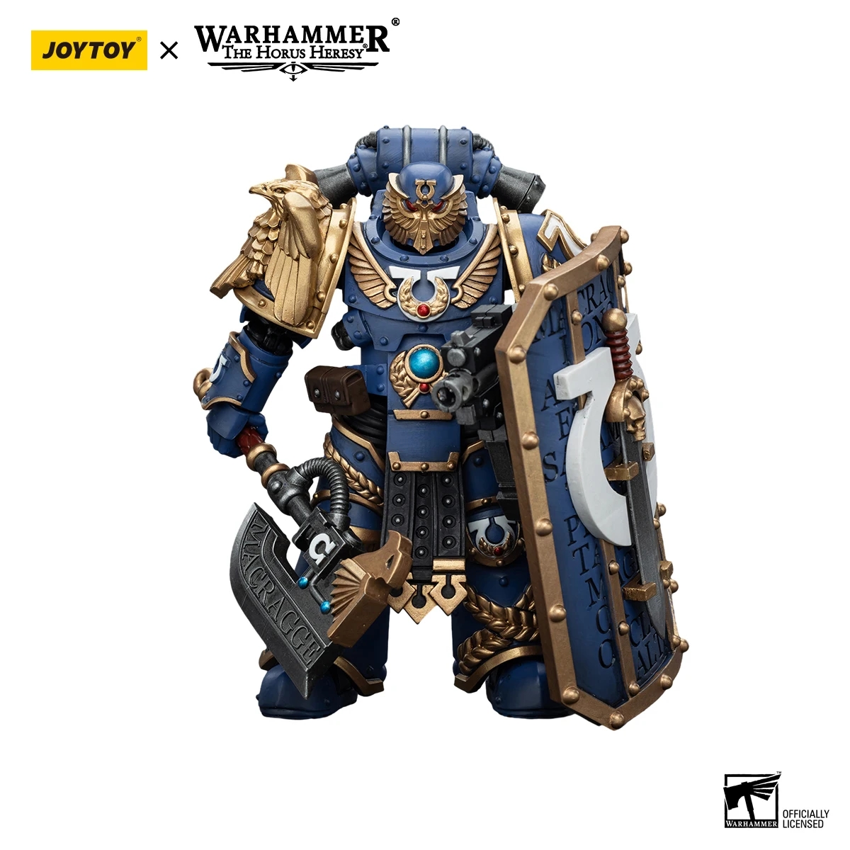 Sammlungsfigur des Ultramarines Invictarus Suzerain in dynamischer Kampfpose, mit detaillierten Rüstungen und Waffen