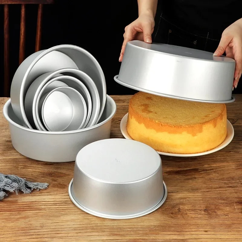 Compact baking pan for small cakes, perfect for muffins