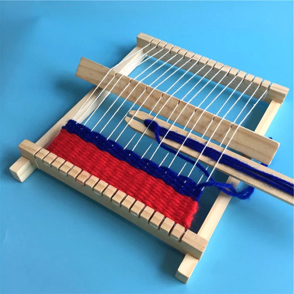 Example of working with a loom that develops children's handicraft skills