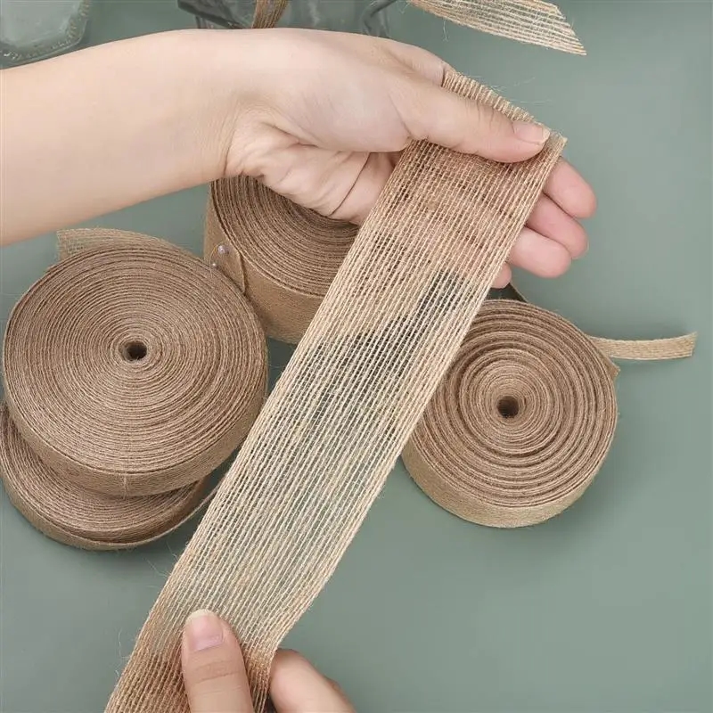 크리스마스 트리 장식에 사용되는 황마 리본