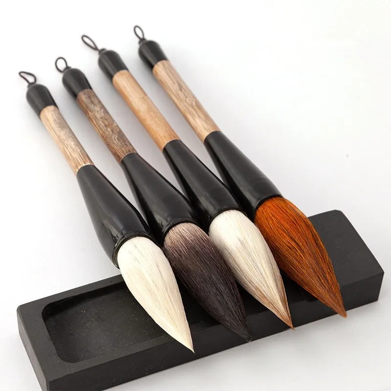 Pincel com pelos de lobo e urso, ideal para trabalhos artísticos e caligrafia