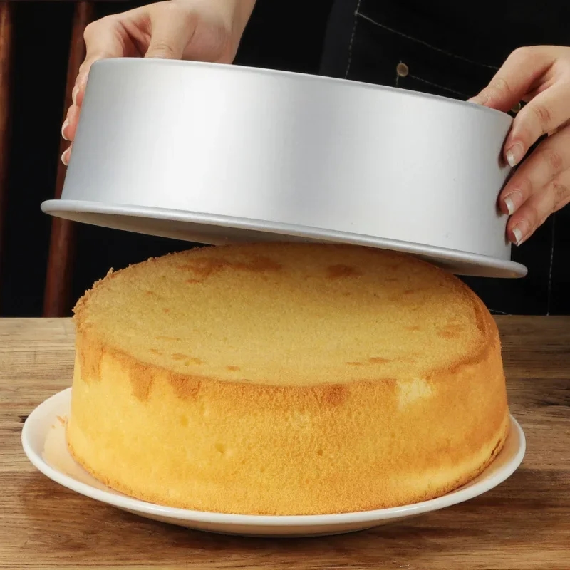 Versatile cake baking pan, great for home recipes
