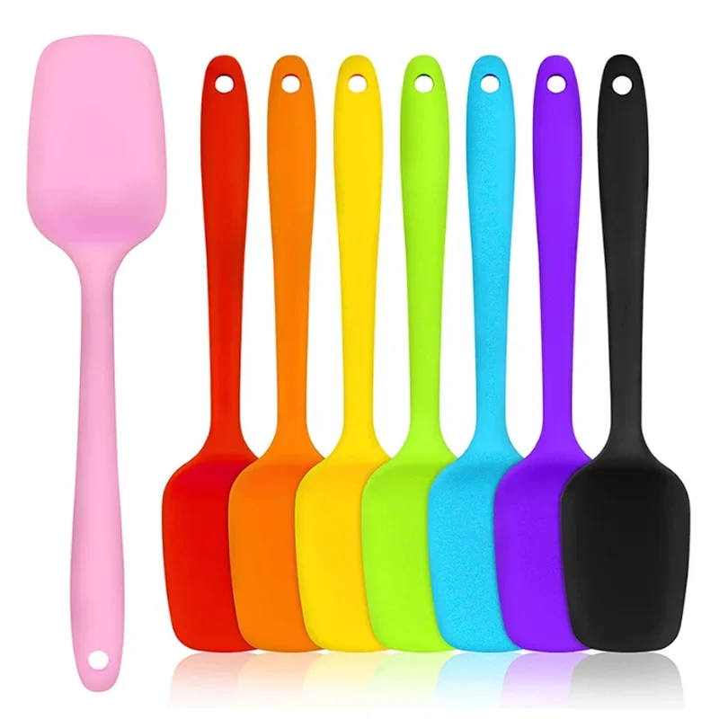 Elegant black spatula, perfect for frying and baking