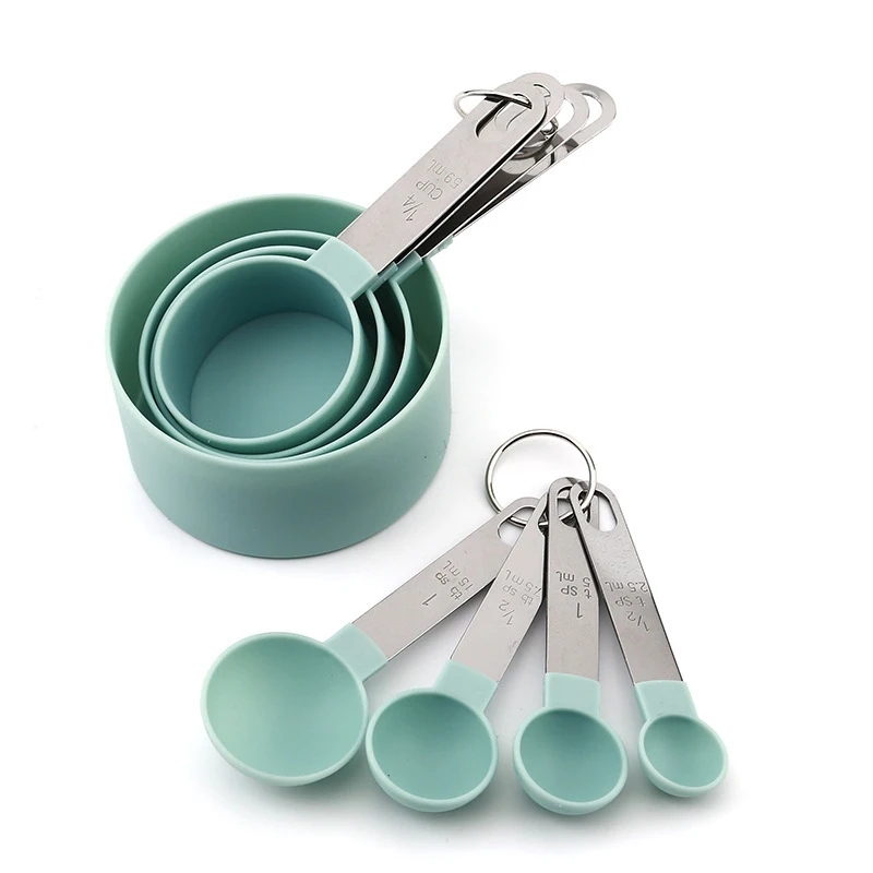 Classic black measuring spoons for precise measurements