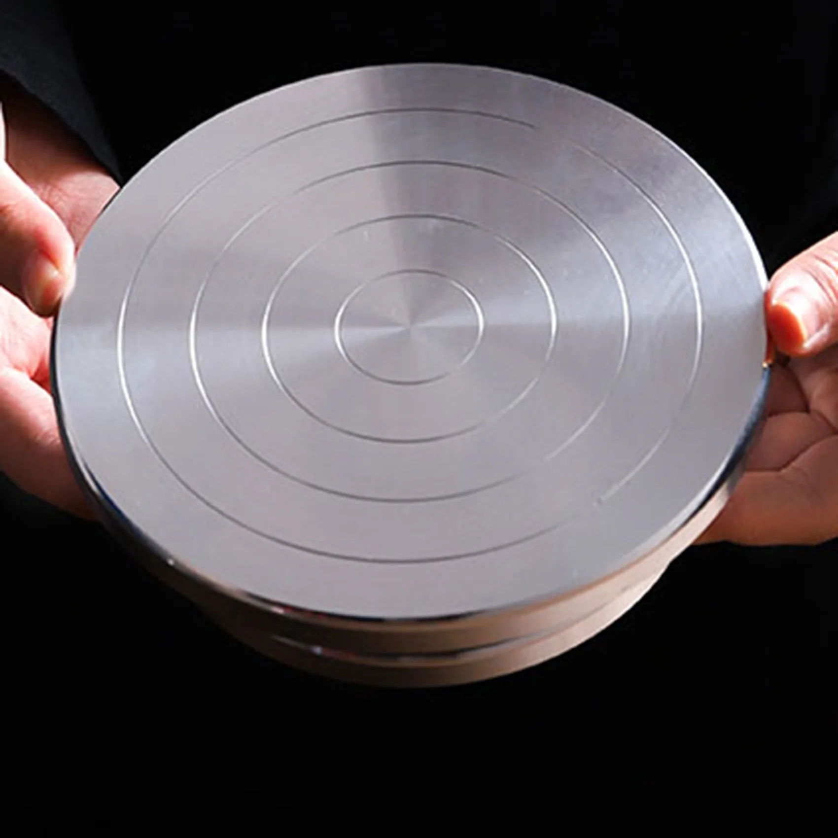 Aluminum rotating table with a flat surface for working with ceramics