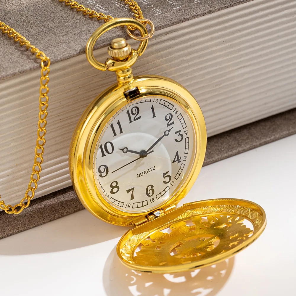 Taschenuhr mit Metallgehäuse und Kette zum Umhängen