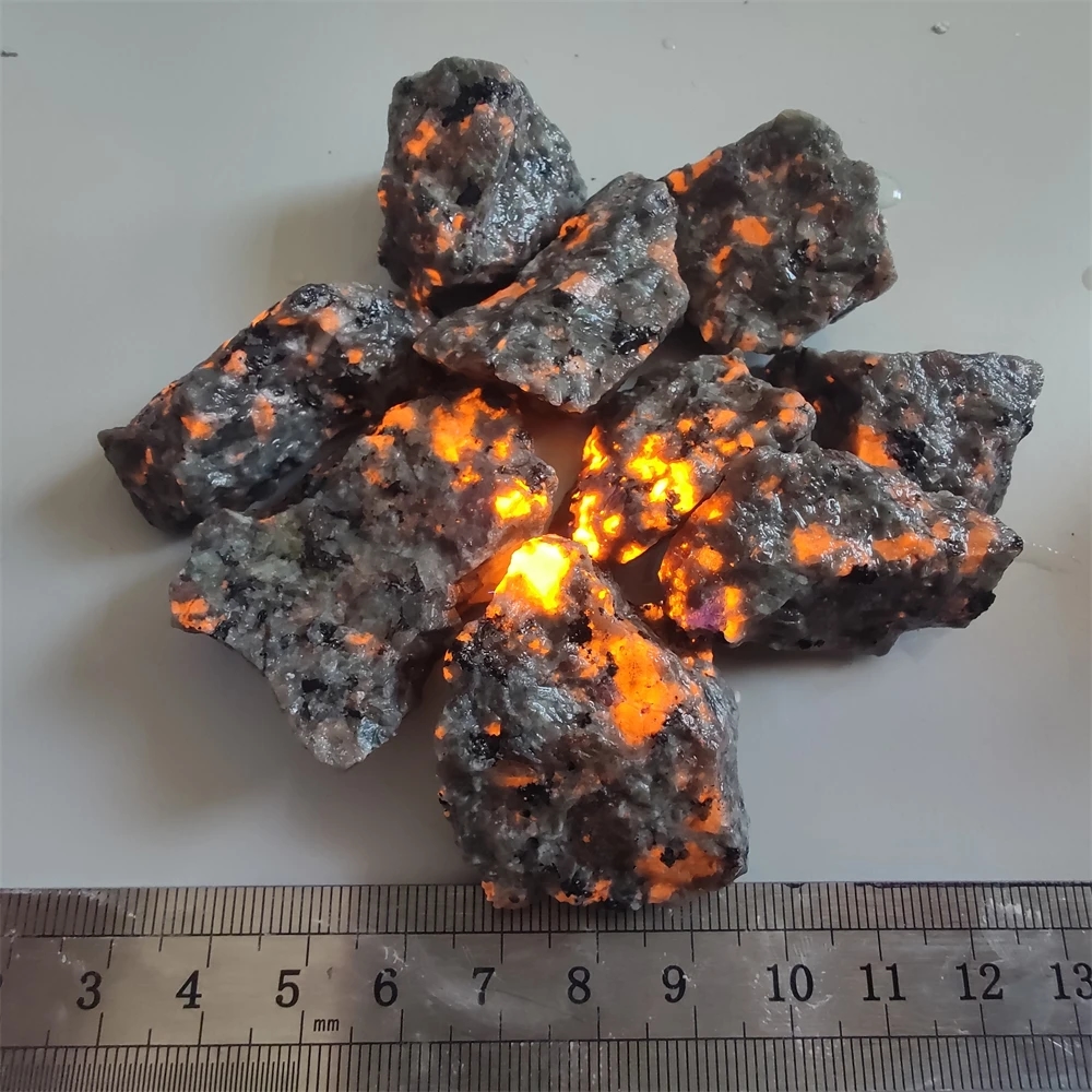 Stone with diameter 20-40 mm with smooth surface and striking glow under ultraviolet light