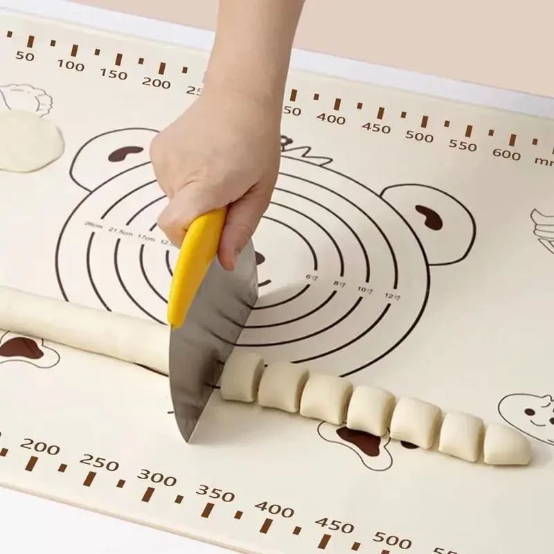 Silicone mat with pizza dough