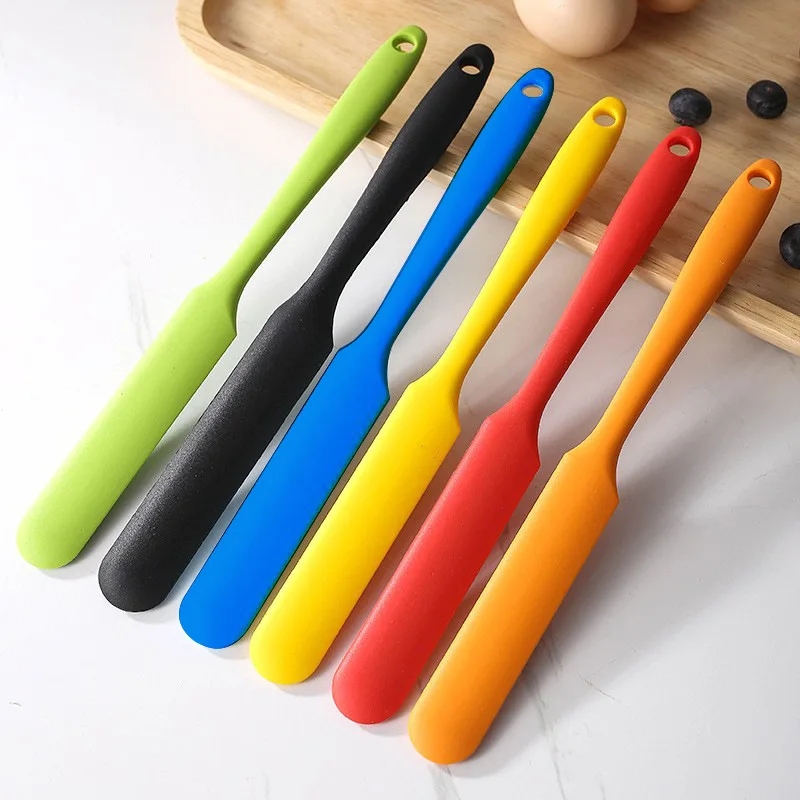 Convenient spatula for mixing dough and cream