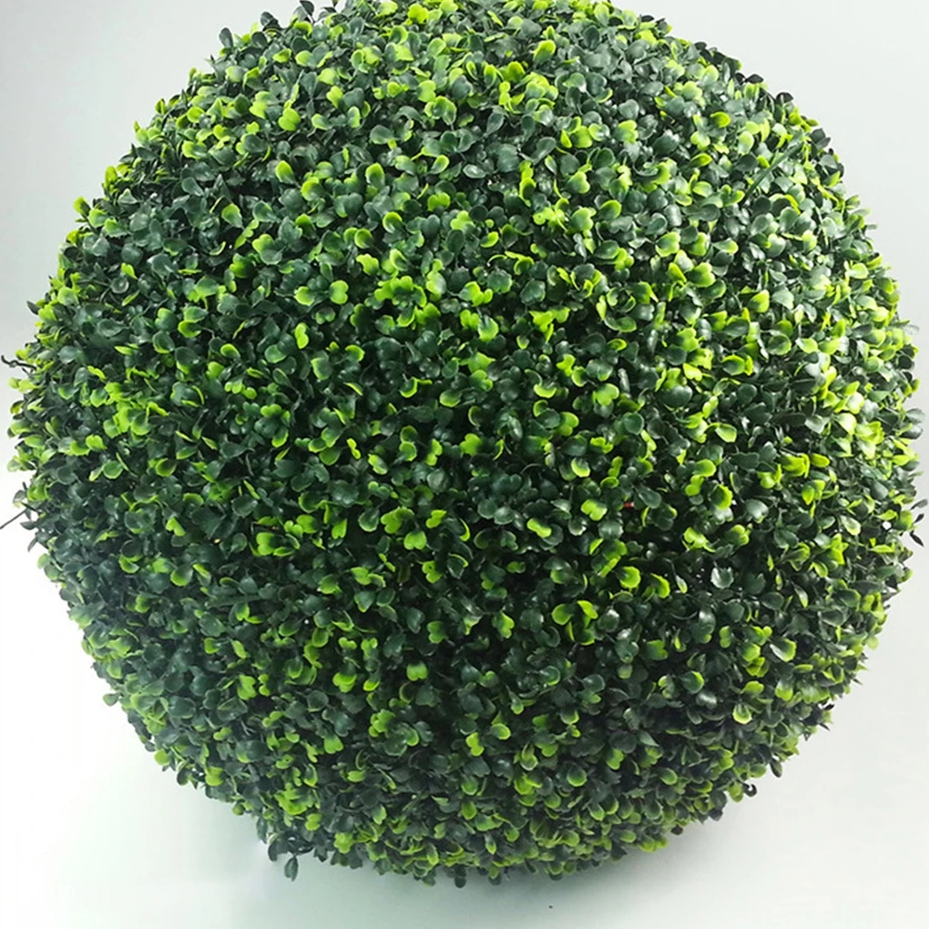 Disposition élégante d'une boule artificielle à l'intérieur avec un mobilier moderne