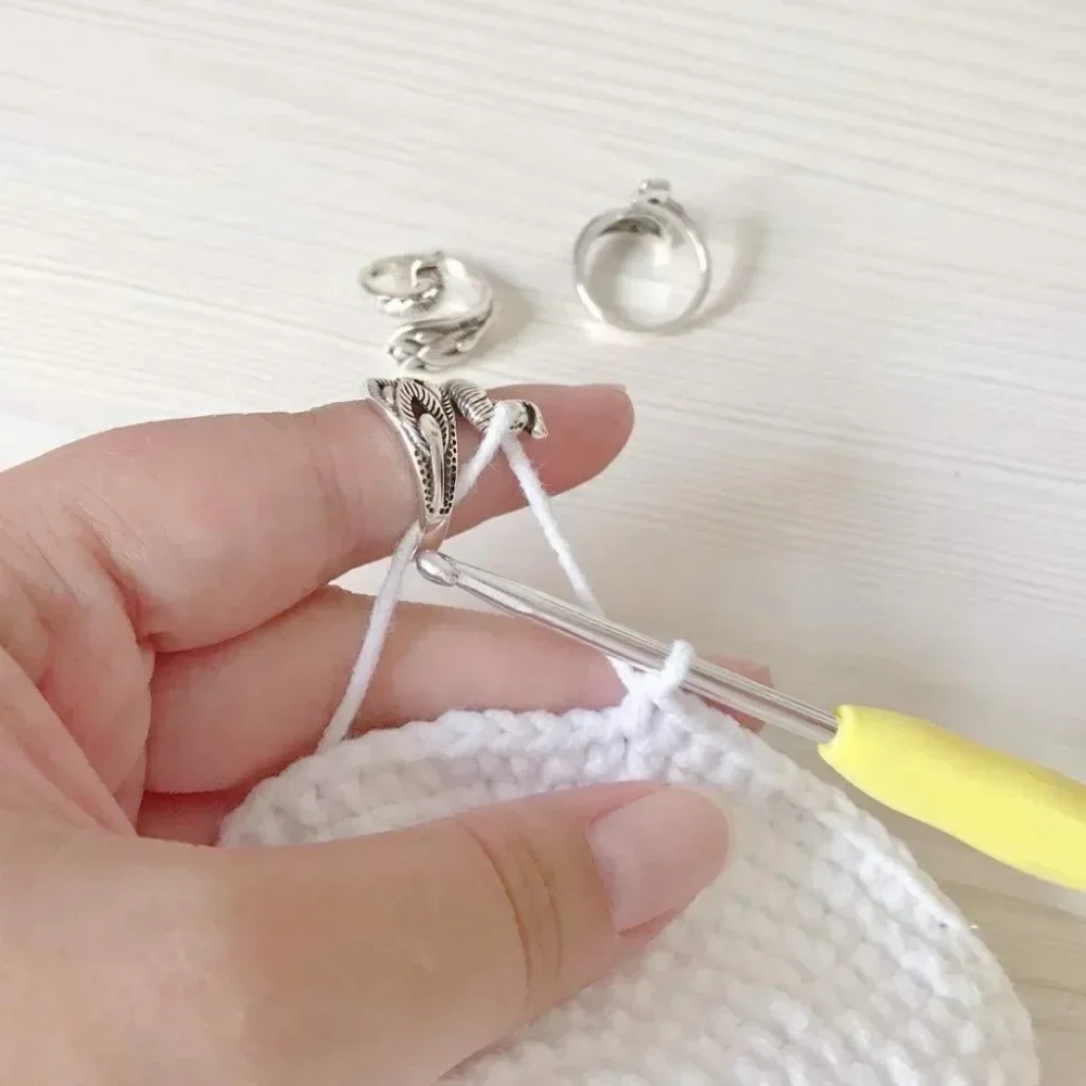 Elegant knitting ring that makes the crafting process more comfortable