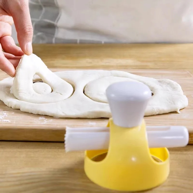 Aesthetic view of the donut mold, highlighting its functionality and style