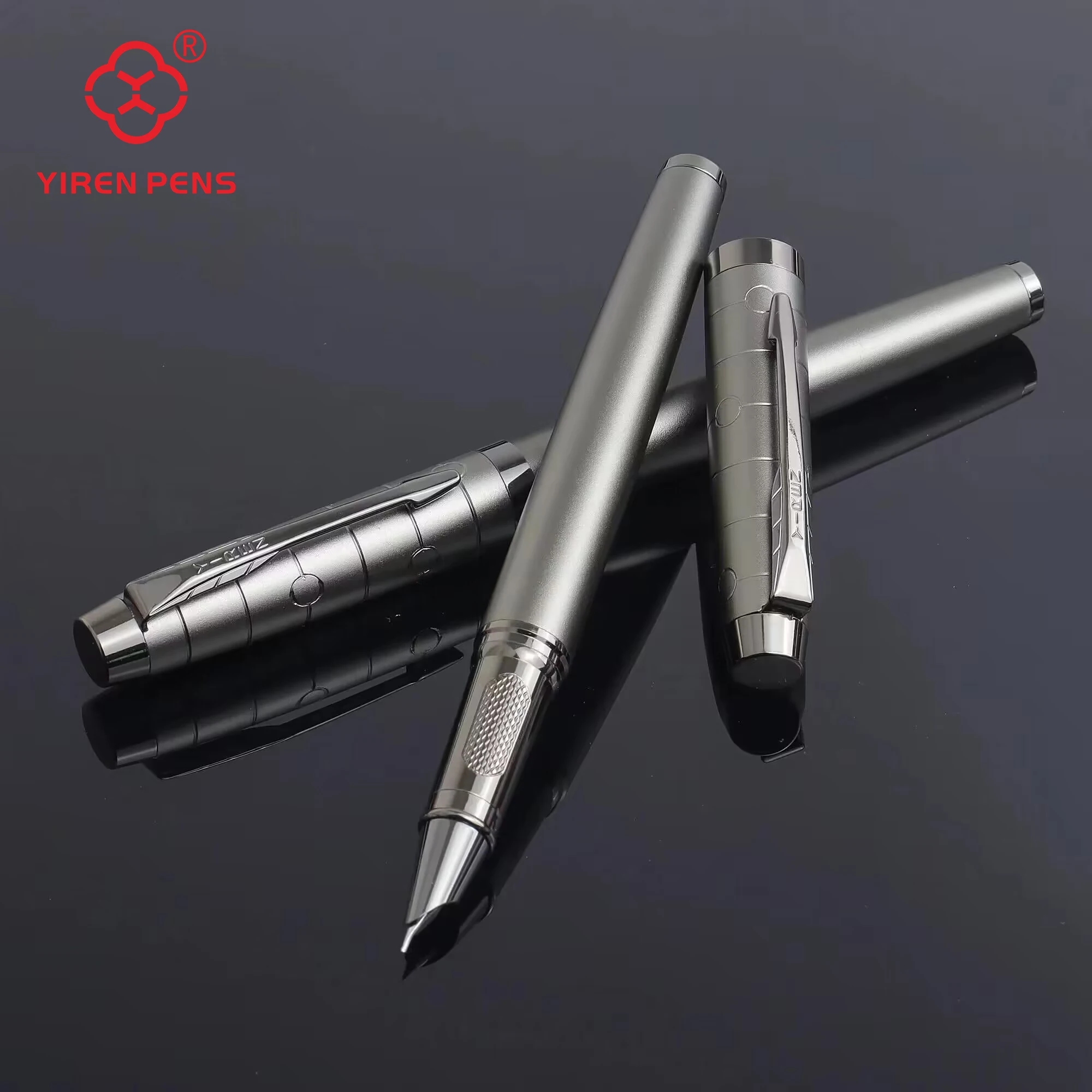 Metallischer Gunmetal-Stift, der perfekt für Büroaufgaben geeignet ist