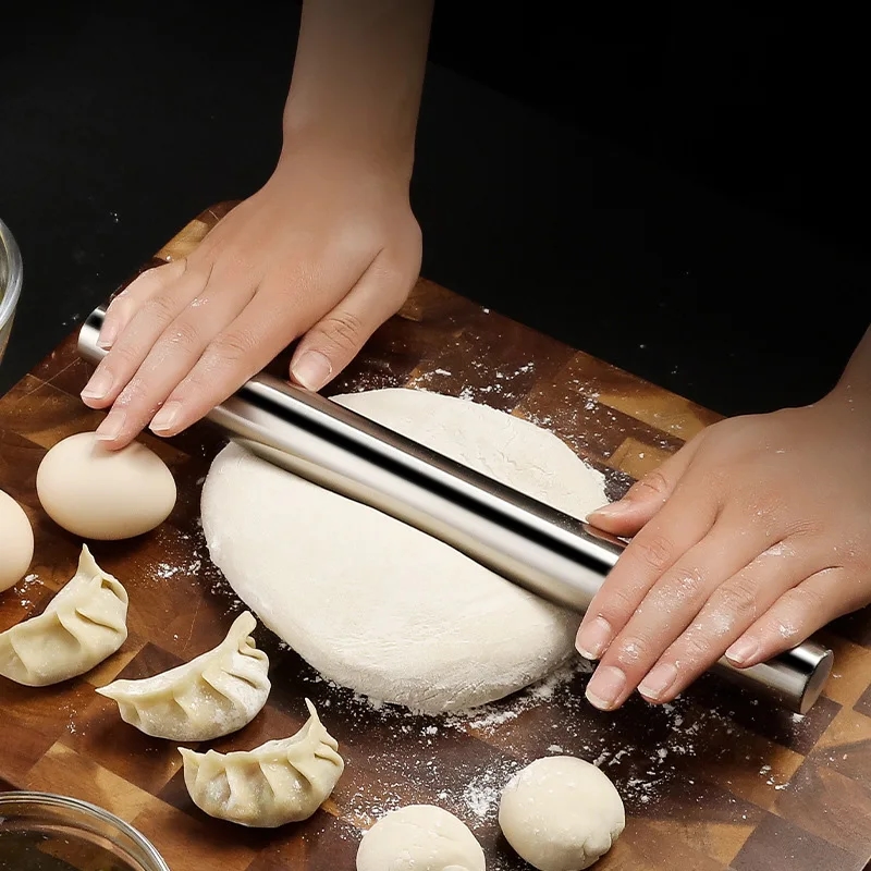 Convenient rolling tool for quick baking