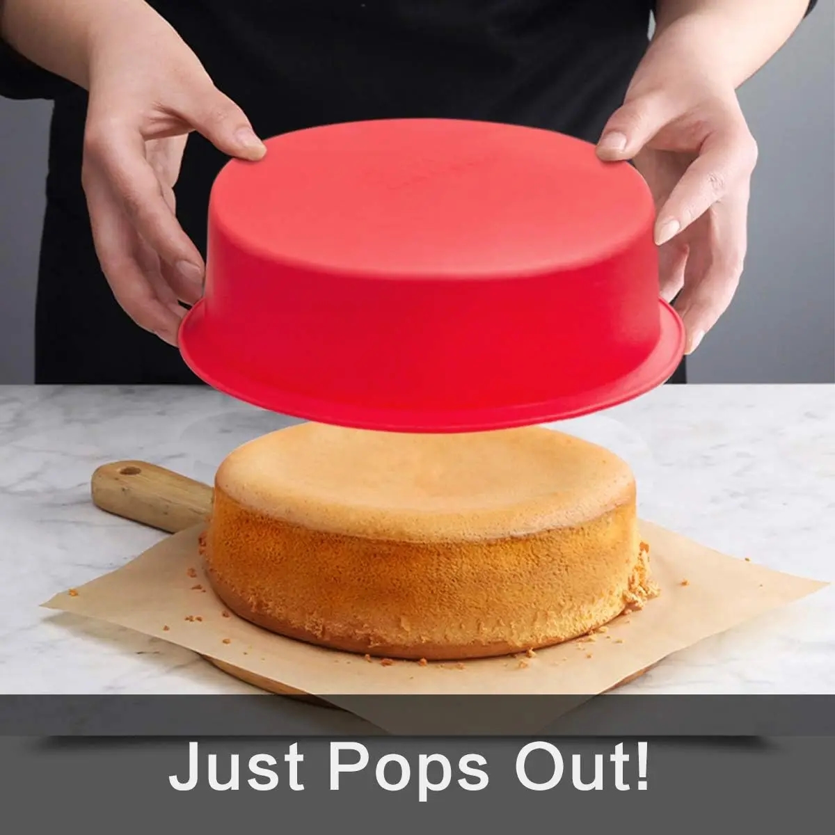 Mold for baking cheesecakes made of silicone