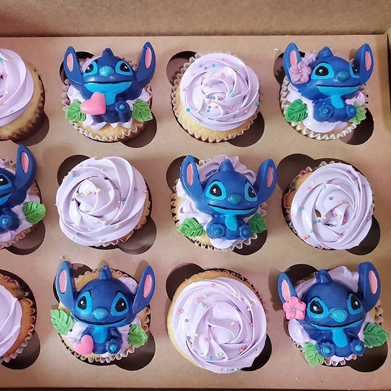 Cupcake mold with images of a cat and pig, attracts children's attention