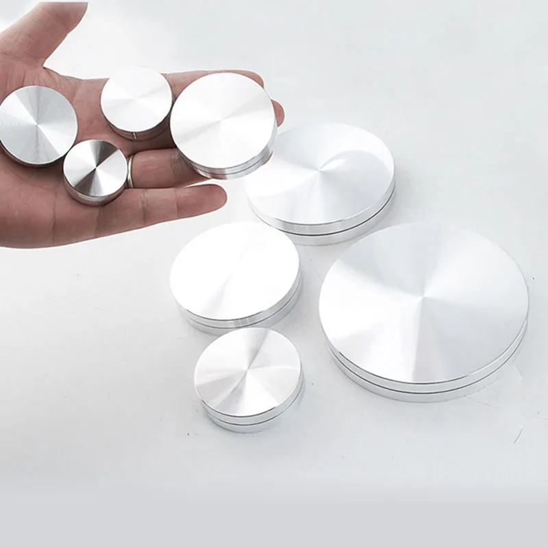 Universal rotating tool, suitable for various ceramic techniques