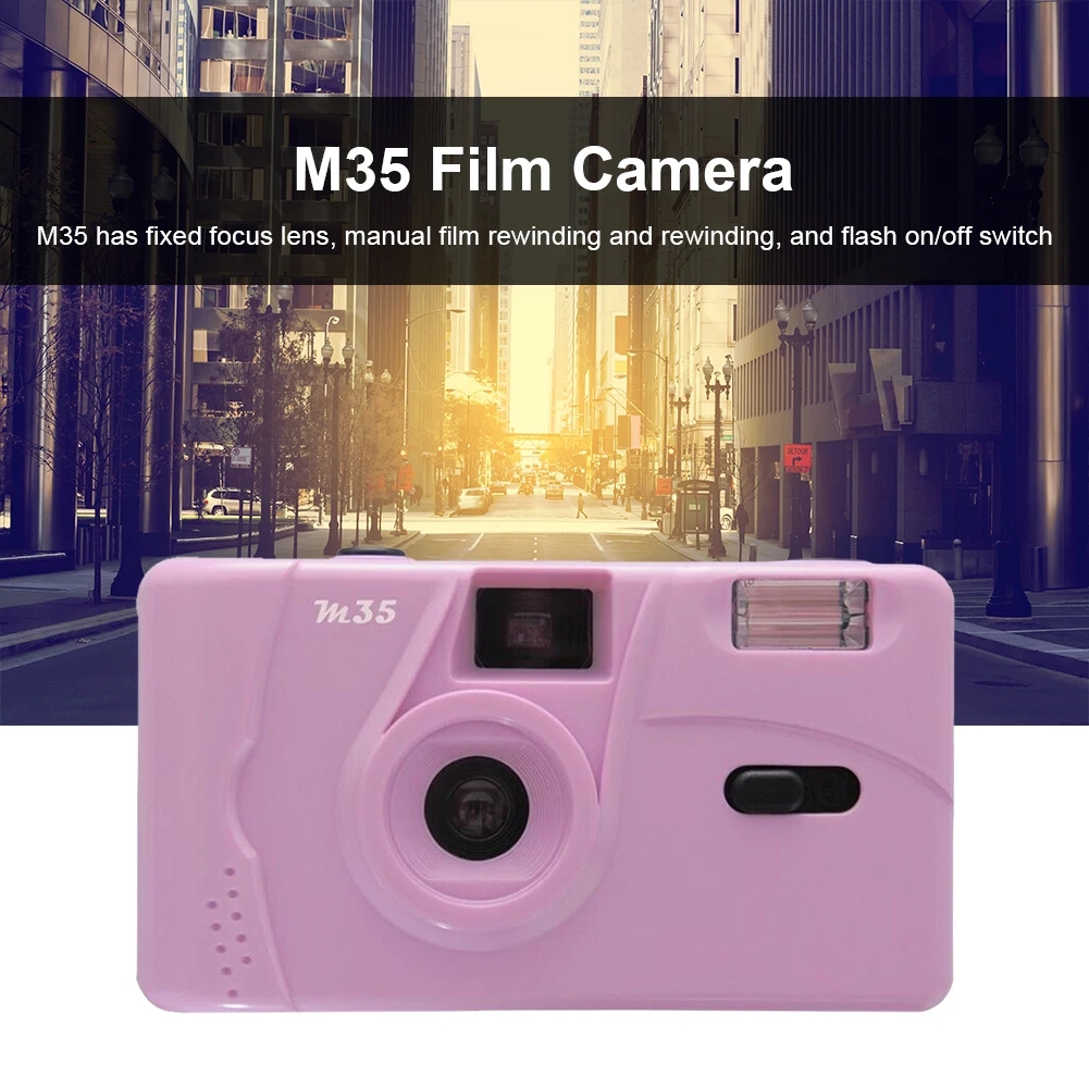 Stylische rosa Filmkamera Kodak M35, die die Aufmerksamkeit Ihrer Freunde auf sich zieht