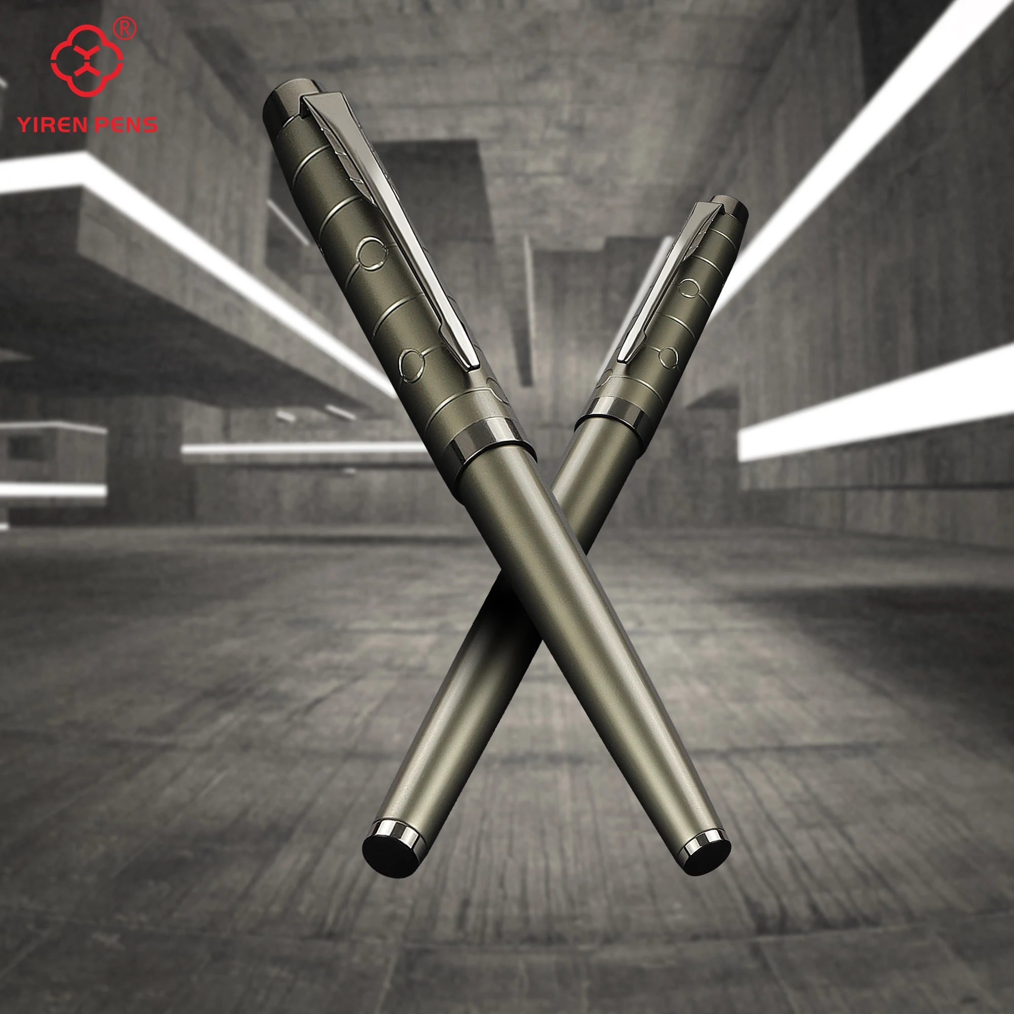 Stilvoller Gunmetal-Stift mit glatter Oberfläche für komfortables Schreiben