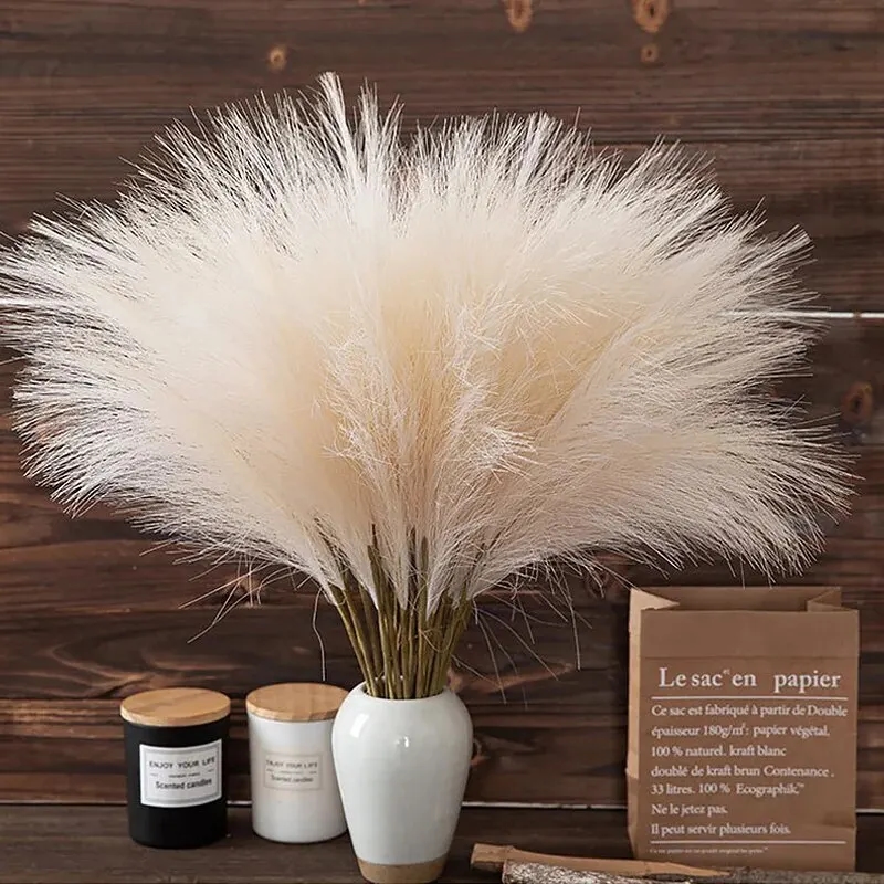 Beautiful composition of 10 artificial reed flowers, creating a cozy atmosphere