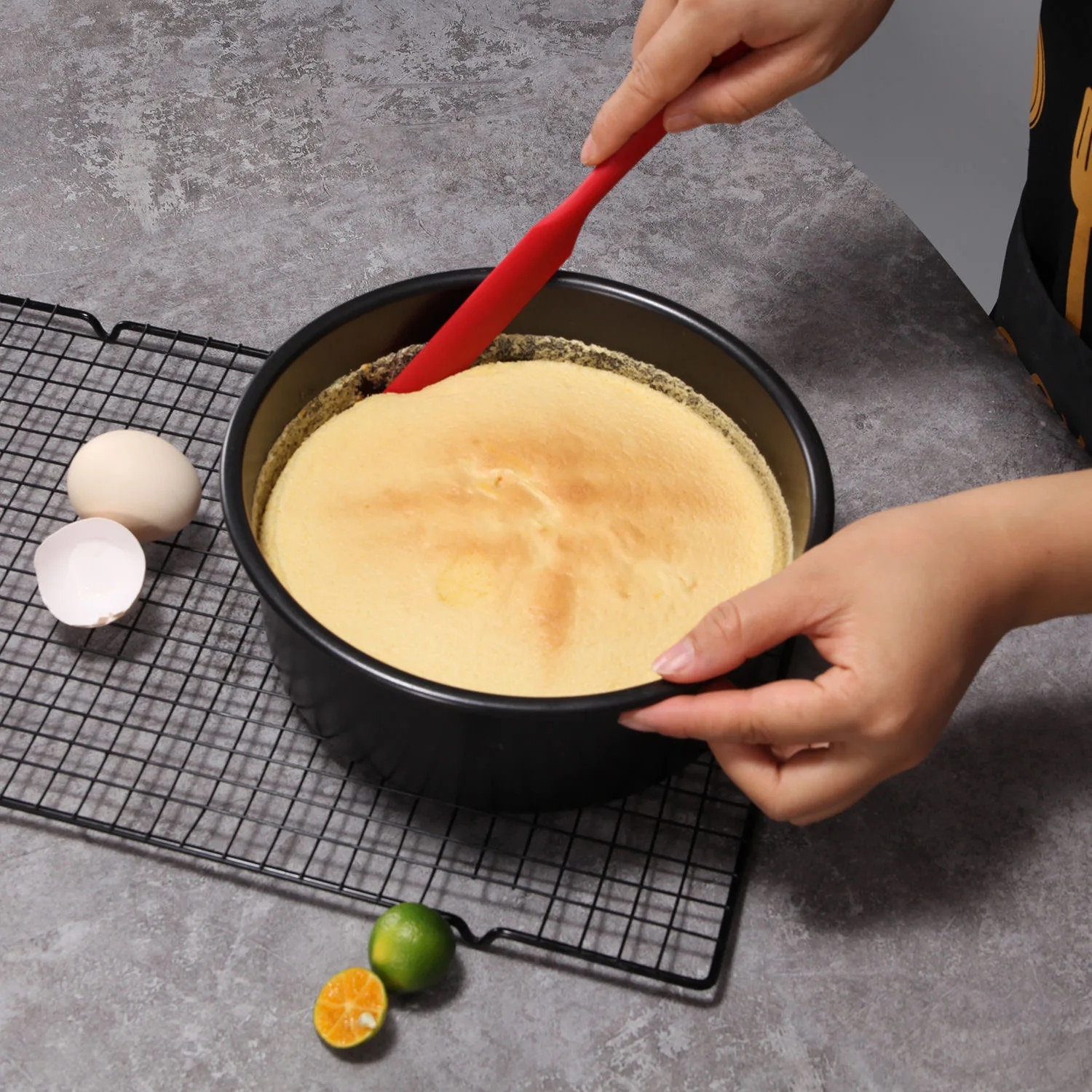 Special spatula for working with dough and creams