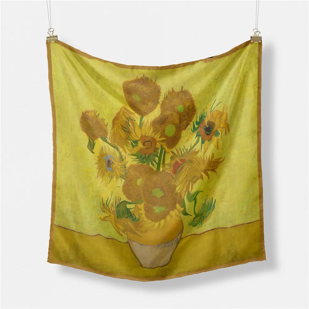 Silk scarf that is easy to pair with various outfits