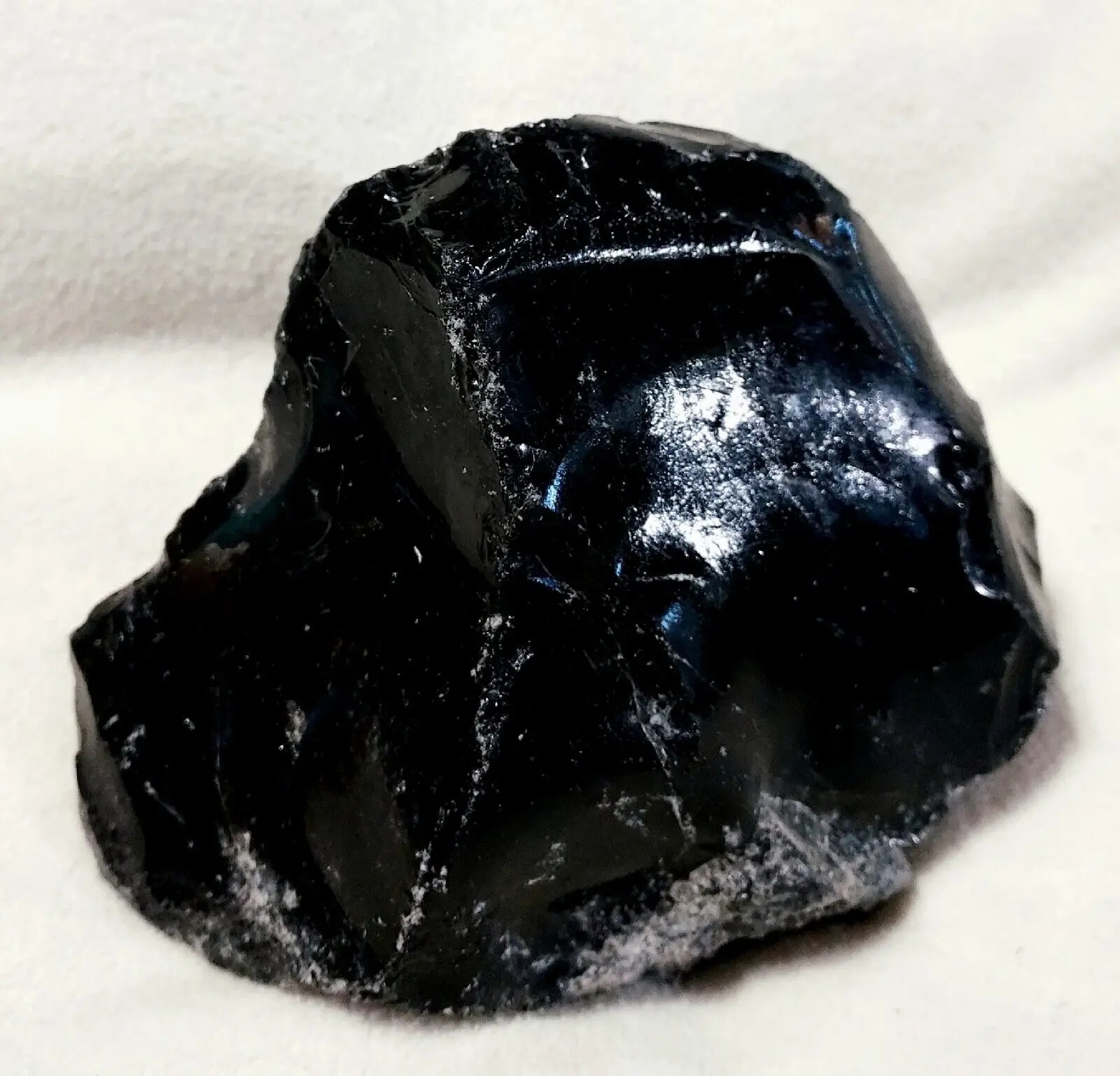 Black obsidian crystals that enhance energy in your home