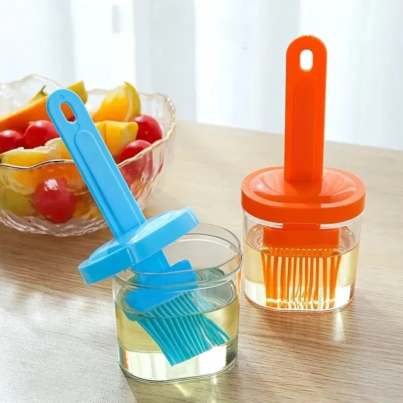 Pinsel mit Flasche für Öl, bequem und praktisch für die Nutzung in der Küche