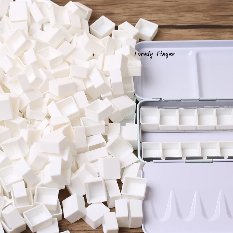 Packages with white and transparent plastic half-pans