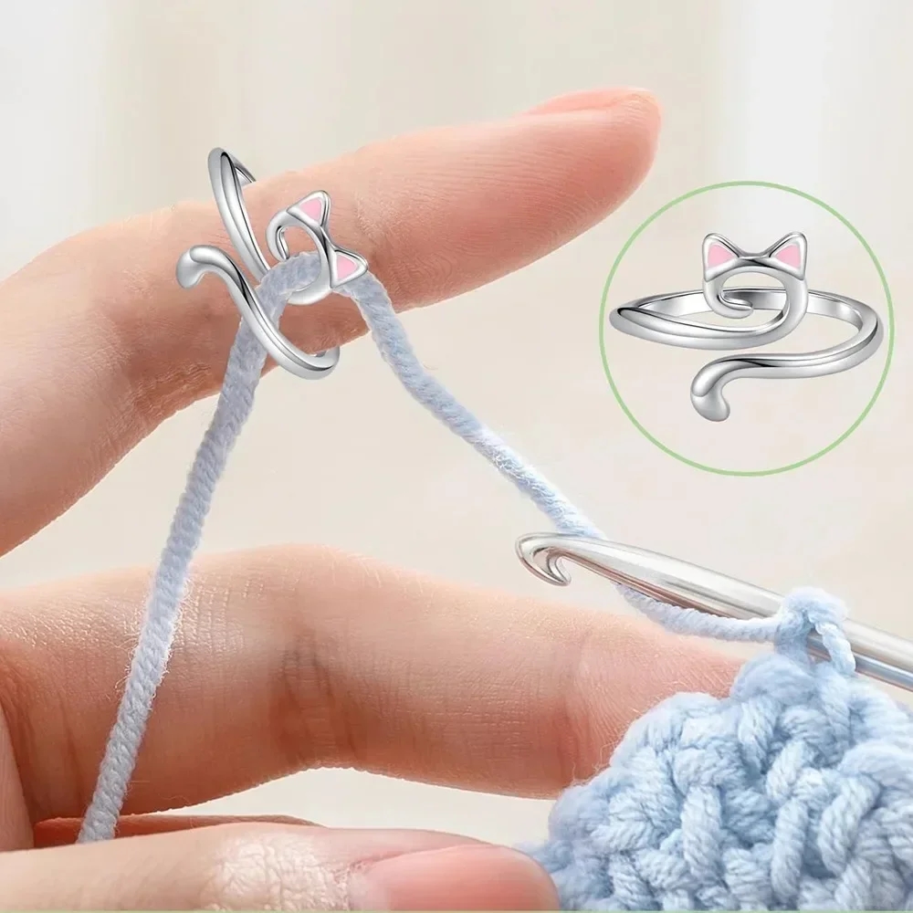 Convenient knitting ring, perfectly holds yarn and protects fingers