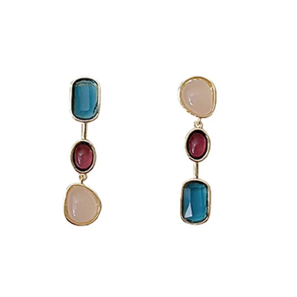 The durable zinc alloy ensures the earrings' longevity
