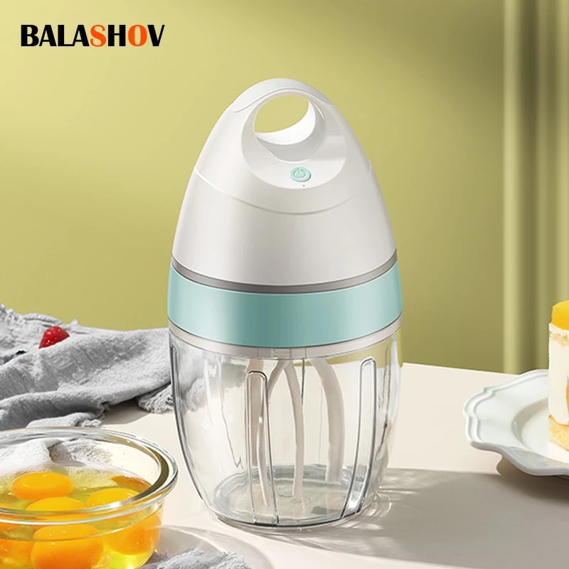 Milk whisk with whipping effect in action