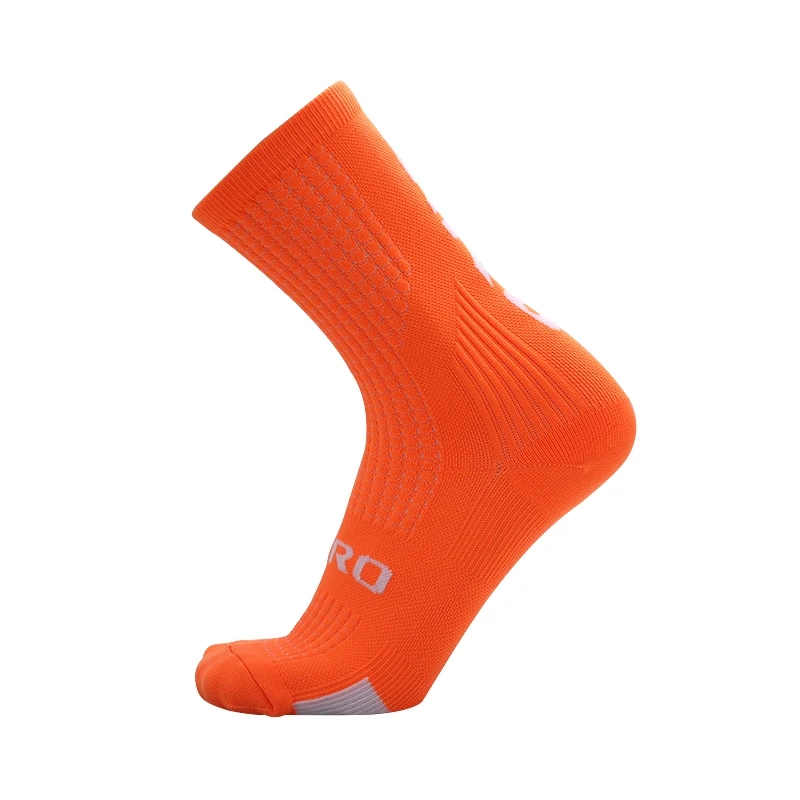 Socks with ventilation zones providing air circulation and comfort during intense activities
