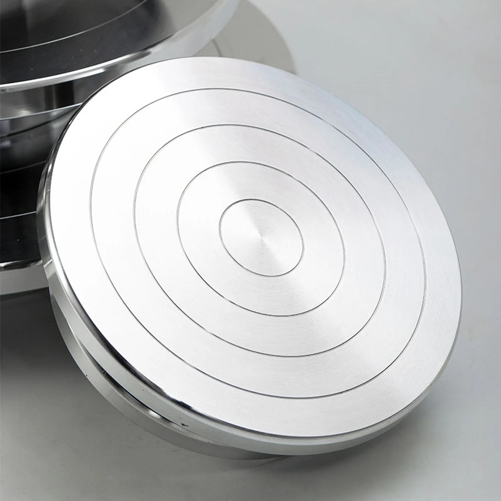 Aluminum rotating table with smooth and even rotation