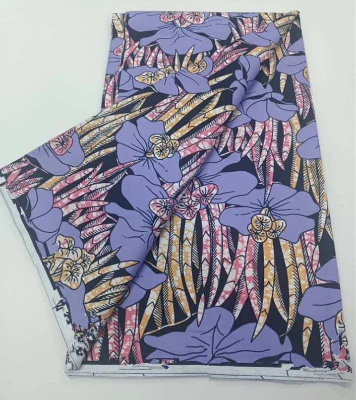Stoff mit leuchtenden Farben, ideal für die Herstellung einzigartiger Produkte
