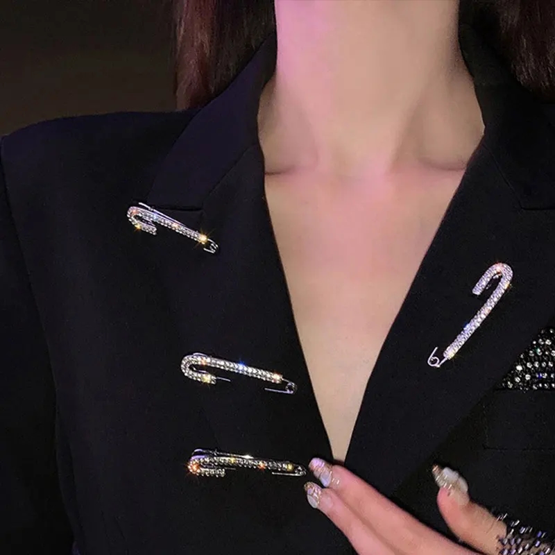 독특한 무늬가 새겨진 오리지널 브로치, 옷 장식에 완벽합니다