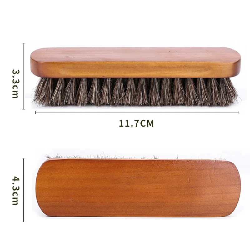 Brosse pour chaussures avec un manche naturel, adaptée aux matériaux délicats
