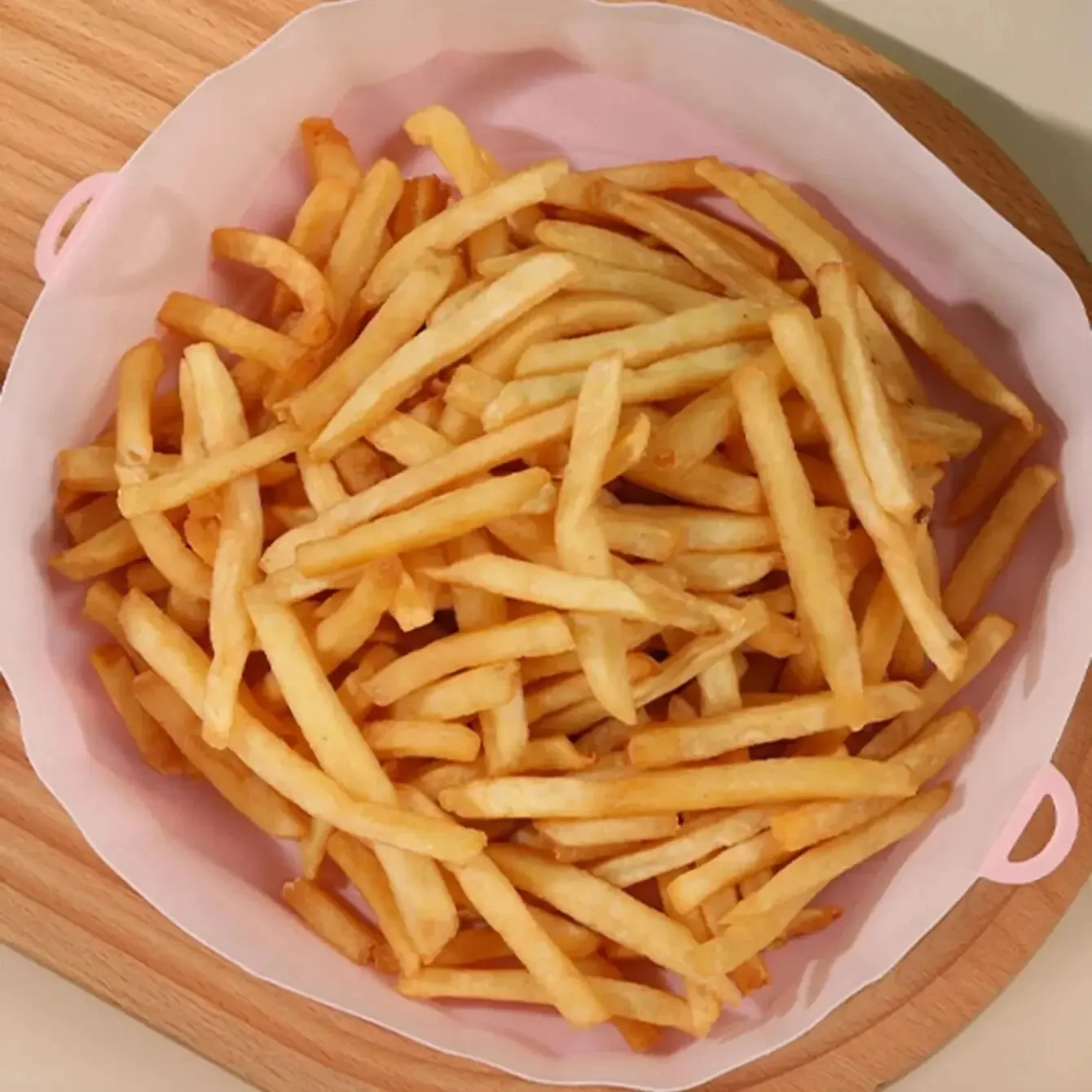 Silicone sheet suitable for baking in air fryer