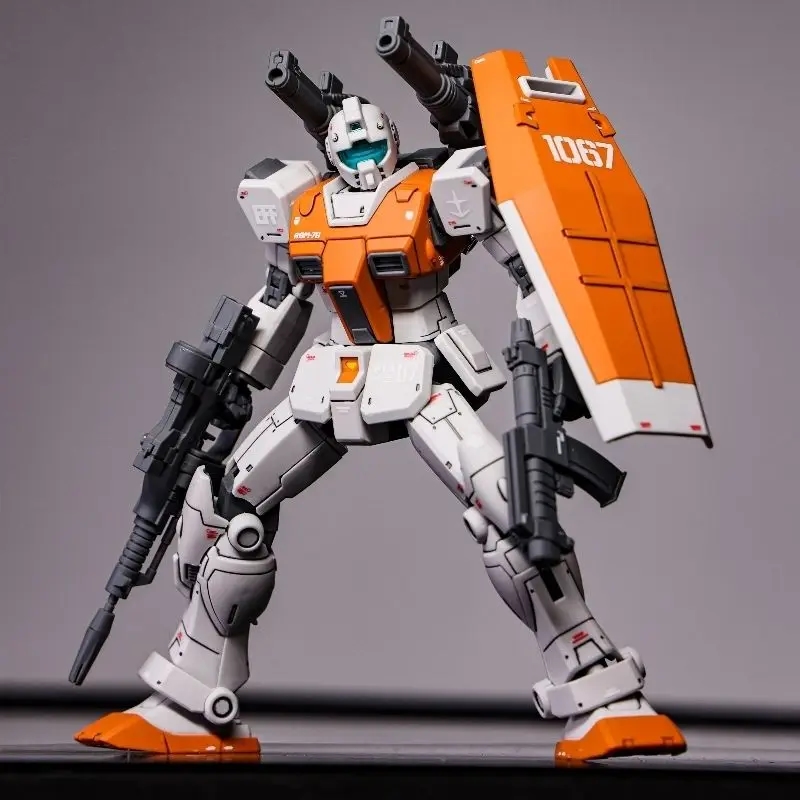 어깨에 두 개의 총이 있는 GM 마로코 RGM-79 HG 1/144 피규어 모델