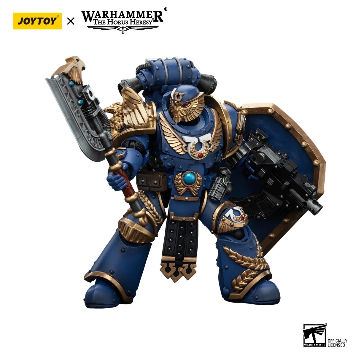 Sammlungsfigur des Ultramarines Invictarus Suzerain in dynamischer Angriffsposition, mit detaillierten Rüstungen und Waffen